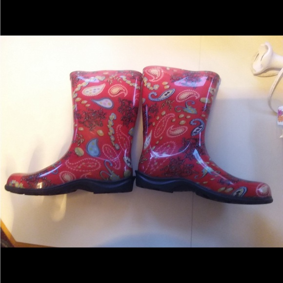 SLOGGERS red paisley print rain, snow & garden boots. Worn once. Size 7. - Picture 2 of 3